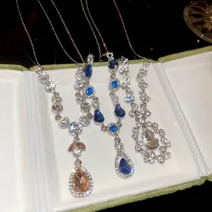 Elegante Tropfenanhänger-Halskette in Champagner, Blau und weißem Zirkonia