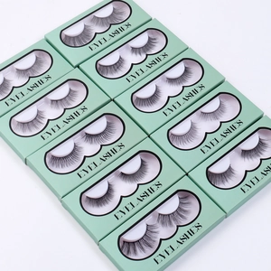 10er-Pack 3D-Kunstfaser-Wimpern mit dichtem Volumen in einer minzgrünen Verpackung