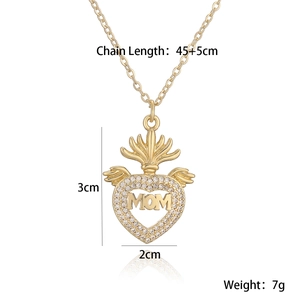 Macro shot of gold-plated MOM heart pendant with dimensions 3cm x 2cm and chain details