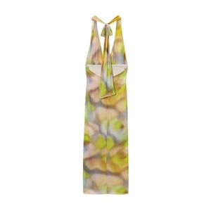 Halter-Midi-Kleid mit buntem abstraktem Print auf Netzstoff vor weißem Hintergrund gezeigt