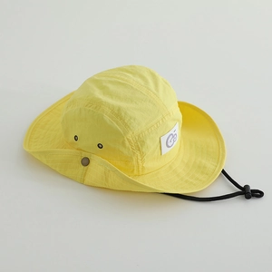 Chapeau de soleil enfant jaune séchage rapide avec logo GO et cordon de serrage
