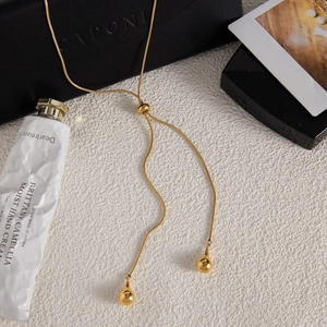 Collier en Y réglable en acier titane doré avec chaîne serpent et pendentifs gouttes