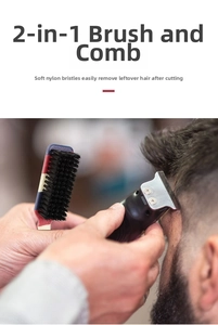 Vue rapprochée de la brosse de nettoyage et du peigne de barbier pour le cou et la nuque