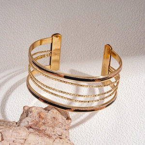 Bracciale rigido multistrato con stampa leopardata e finitura in metallo dorato