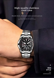 Detalle del reloj deportivo Comuder para hombre con esfera negra y correa de acero