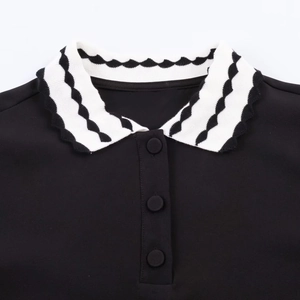 Haut polo noir décontracté pour femme avec col contrasté à motif vagues bicolores