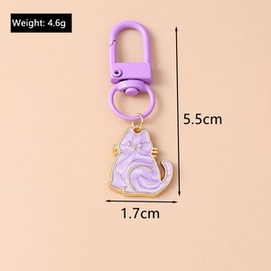Detailed view of a purple cat keychain with size 5.5cm and weight 4.6g specifications