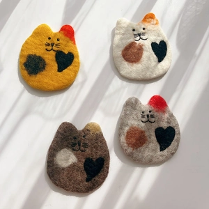 Set di 4 sottobicchieri a forma di gatto in feltro di lana per decorazione tavolo