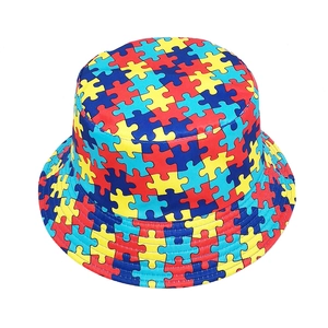 Chapeau bob avec motif puzzle coloré et imprimé de blocs de construction rouge jaune bleu