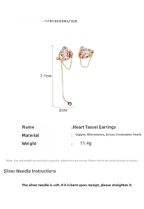Vue détaillée de boucles d'oreilles cœur à pompon avec perles et zircons colorés