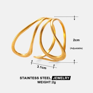 Details zur Breite von 3,1 cm und den Maßen des verstellbaren goldenen Edelstahlrings