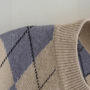Short sleeveless knitted argyle sweater vest with ribbed neckline in blue and beige
