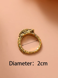 Detailansicht goldener Schlangenring mit Gravur und Angabe des 2cm Innendurchmessers