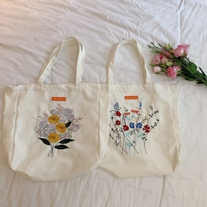 Women Canvas Tote Bag Embroidered Floral Large Capacity Shoulder Handbag Casual Aesthetic Magnetic Buckle Zipper Pocket