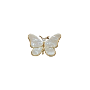 Broche papillon élégante plaquée or avec glands en perles de zircon et ailes en nacre