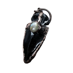 Vintage obsidian arrowhead pendant with labradorite stone inlay on bronze metal
