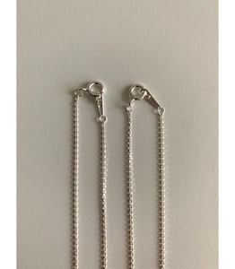 Detailed close-up of S925 sterling silver chain featuring a secure lobster clasp closure