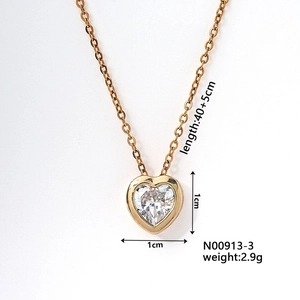 Detailed view of 1cm heart pendant necklace with 40+5cm chain length and 2.9g weight specs