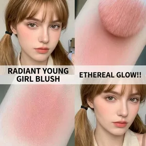 Colorete en polvo rosa monocromo para iluminar el rostro de forma natural y maquillaje duradero