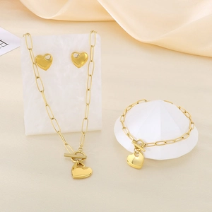Detail view of 18K gold plated heart pendant jewelry set with OT toggle clasp and paperclip chain