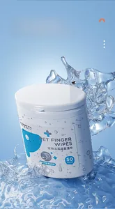 Macro detail van oorreinigingsdoekjes voor huisdieren met verfrissend watereffect
