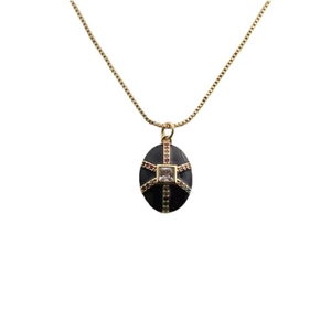 Collier plaqué or avec pendentif ovale noir, zircon carré et détails colorés élégants