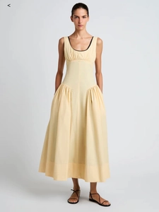 Robe longue crème sans manches avec bordures noires contrastées et taille basse évasée