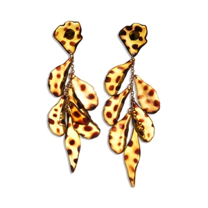 Retro acrylic leopard print petal tassel earrings in vintage golden brown tone