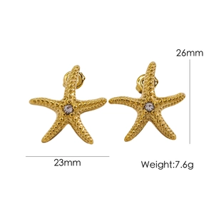 Vue détaillée des boucles d'oreilles étoile de mer, avec mesures 23mm de large et 26mm