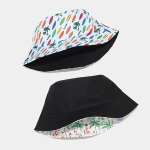 Bob réversible avec motifs de palmiers et surf pour la protection solaire de plage