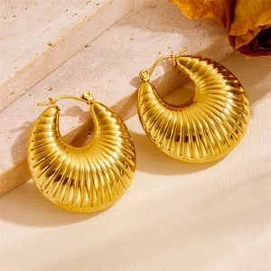 Dicke 18K vergoldete Edelstahl Croissant Creolen für Damen im Vintage Stil Schmuck