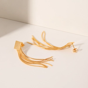 Élégantes boucles d'oreilles carrées dorées avec de longs glands en chaîne de serpent