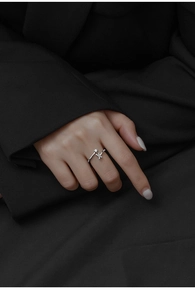 Detail of S925 sterling silver adjustable ring featuring zircon stones and X-cross design