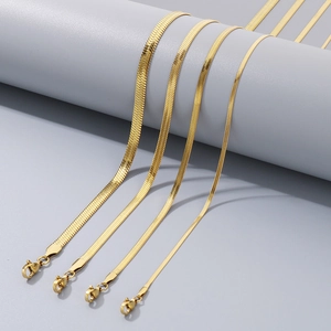Detail view of gold stainless steel blade chains in various widths from 2mm to 5mm