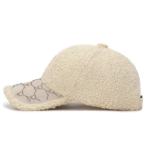 Casquette de baseball d'hiver en polaire Teddy avec lettre R en strass blanc crème