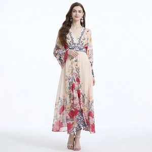 Abito lungo in chiffon con scollo a V, maniche a campana e stampa floreale bohémien