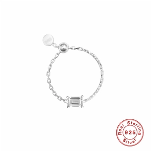 Λεπτομέρεια macro δαχτυλίδι αλυσίδα από ασήμι S925 με ορθογώνια πέτρα ζιργκόν