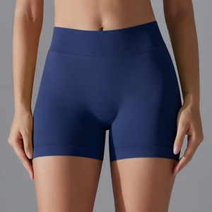 Détail du short de yoga bleu marine sans couture avec taille haute côtelée de maintien
