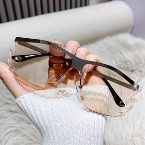 Fashionable flame-shaped rimless sunglasses with brown gradient lenses and gold frame