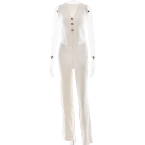 Completo donna in maglia bianca con gilet senza maniche e pantaloni dritti a vita alta