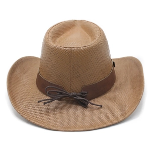Detail der Webstruktur und des braunen Kunstlederbands an einem Western-Cowboyhut