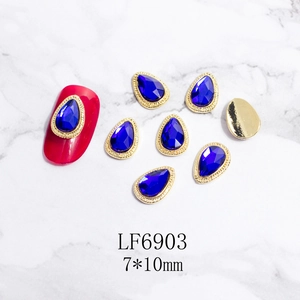 Detalle de gema para uñas gota azul 7x10mm con borde metálico dorado LF6903