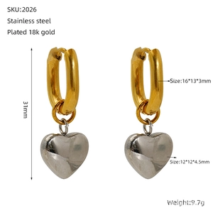 Spécifications de taille pour boucles d'oreilles cœur en fini or et argent