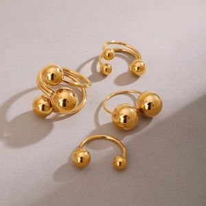 Ensemble bijoux avec bague sphérique et boucles d'oreilles en acier plaqué or 18K