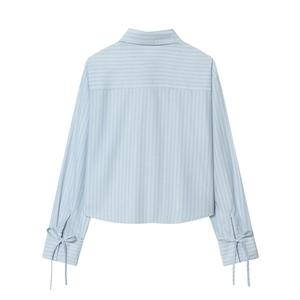 Chemise en popeline rayée bleue pour femme avec empiècement dos et nœuds aux poignets