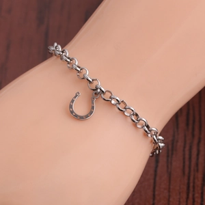 Fashionable titanium steel horseshoe pendant bracelet with minimalist ring chain design