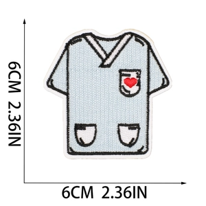 Detaillierter Stickaufpatch hellblaue Krankenschwesteruniform mit Herz, 6cm Größe