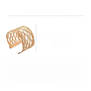 Detailed size chart for golden mesh cuff bracelet showing 5.5cm x 7cm dimensions