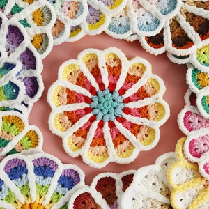 Handmade Crochet Knitted Coasters Gradient Color Floral Flower Shape Woolen Placemats Heat Resistant Table Decor