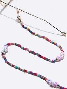 Chaîne de lunettes colorée faite main avec perles alphabet blanches et fermoirs dorés